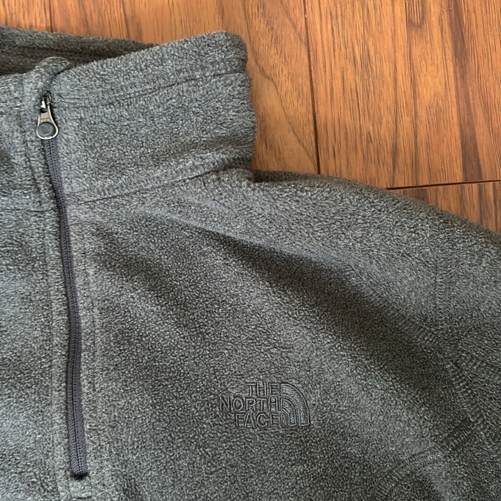 North Face fleece gray 1/4 zip sweater - Picture 4 of 7